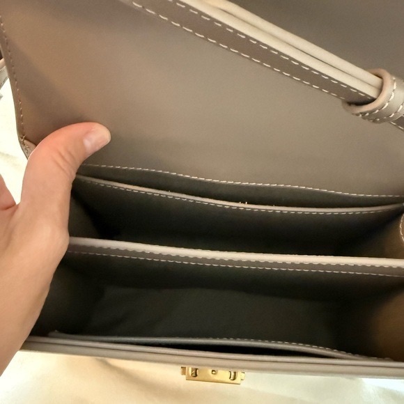 Quince- worn once. Elegant Gray Leather Crossbody Bag - Picture 3 of 5